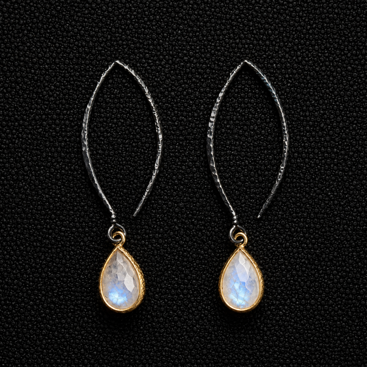 Celine Wire Earrings-1